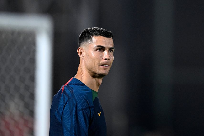 La estrella de Portugal, Cristiano Ronaldo, en medio del entrenamiento de su selección en Doha, el 23 de noviembre de 2022.