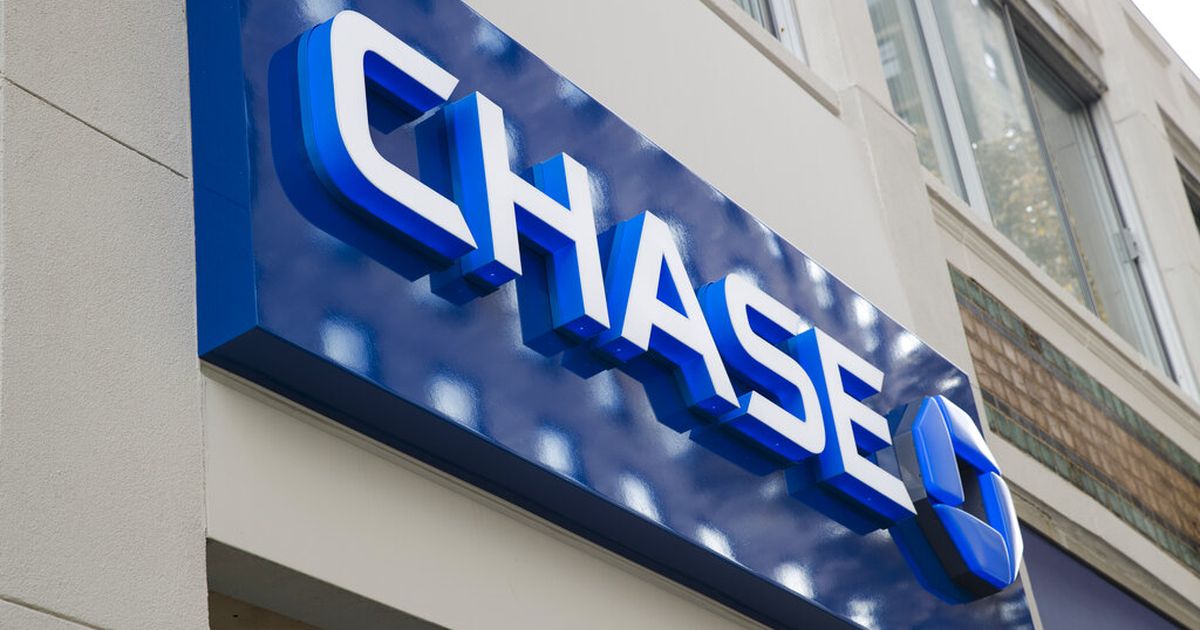 JPMorgan Chase paga millones a víctimas de financiero