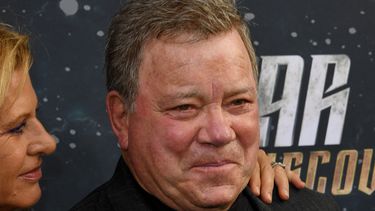 En esta foto de archivo, Elizabeth Shatner y William Shatner llegan al estreno de Star Trek: Discovery de CBS en el Cinerama Dome en Hollywood, California, el 19 de septiembre de 2017.