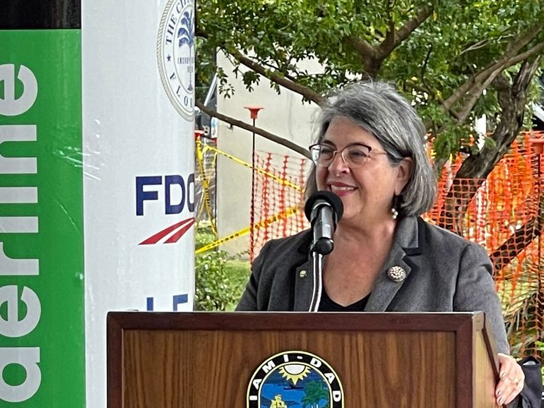 Alcaldesa de Miami-Dade Daniella Levine Cava en la ceremonia inaugural. 