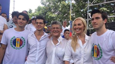 Henry Ramos Allup junto a su esposa Diana y sus hijos&nbsp;Rodrigo, Ricardo y Reinaldo.