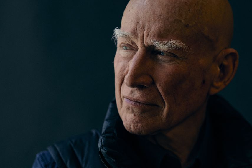 El fotógrafo brasileño Sebastiao Salgado posa para un retrato en Somerset House, Londres, el 18 de abril de 2024.
