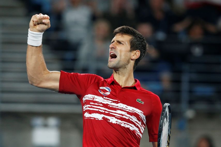 Novak Djokovic, de Serbia, celebra tras ganar un punto contra el español Rafael Nadal en la final de la Copa ATP en Sydney el domingo, 12 de diciembre del 2020. Djokovic ganó 6-2, 7-6 (4) 