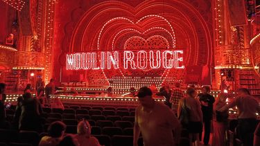 Espectáculo del Moulin Rouge, el musical, en el teatro Hirschfeld Theater.