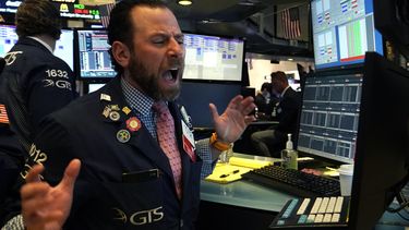 &nbsp;Las bolsas europeas viv&iacute;an un lunes negro con ca&iacute;das de hasta el 12% en algunos &iacute;ndice