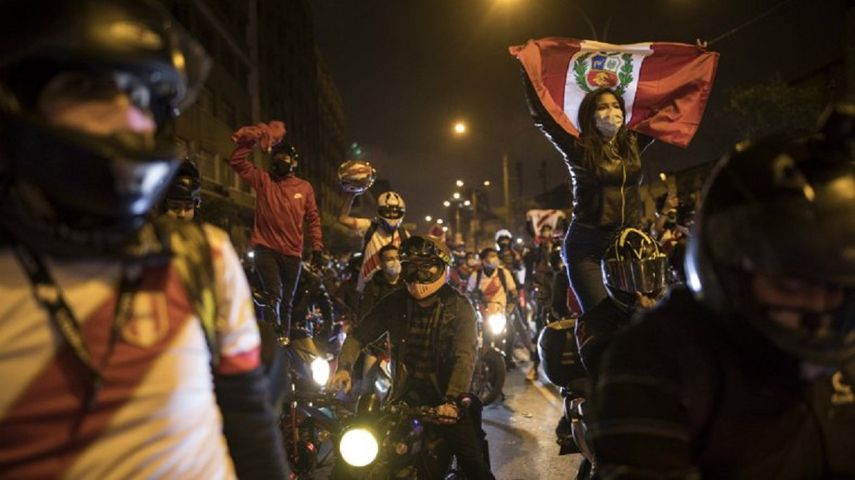 El Gobierno español subrayó que el derecho de manifestación pacífica es un pilar de la democracia y que la actuación de mantenimiento del orden público de las fuerzas de seguridad debe atenerse a los estándares internacionales.