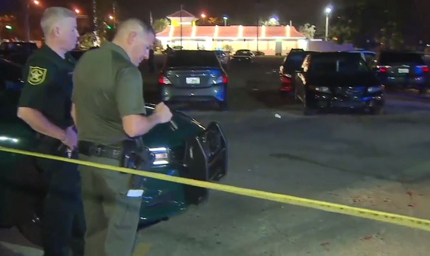 Las autoridades del Condado de Broward no han proporcionado información ni sobre la víctima, ni sobre los responsables de esta balacera.
