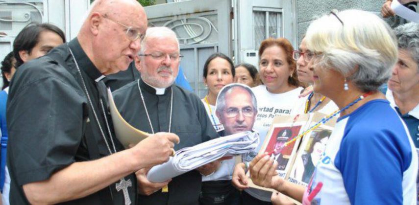 El Comité de Familiares de Presos Políticos fue recibido por el Monseñor Claudio María Celli