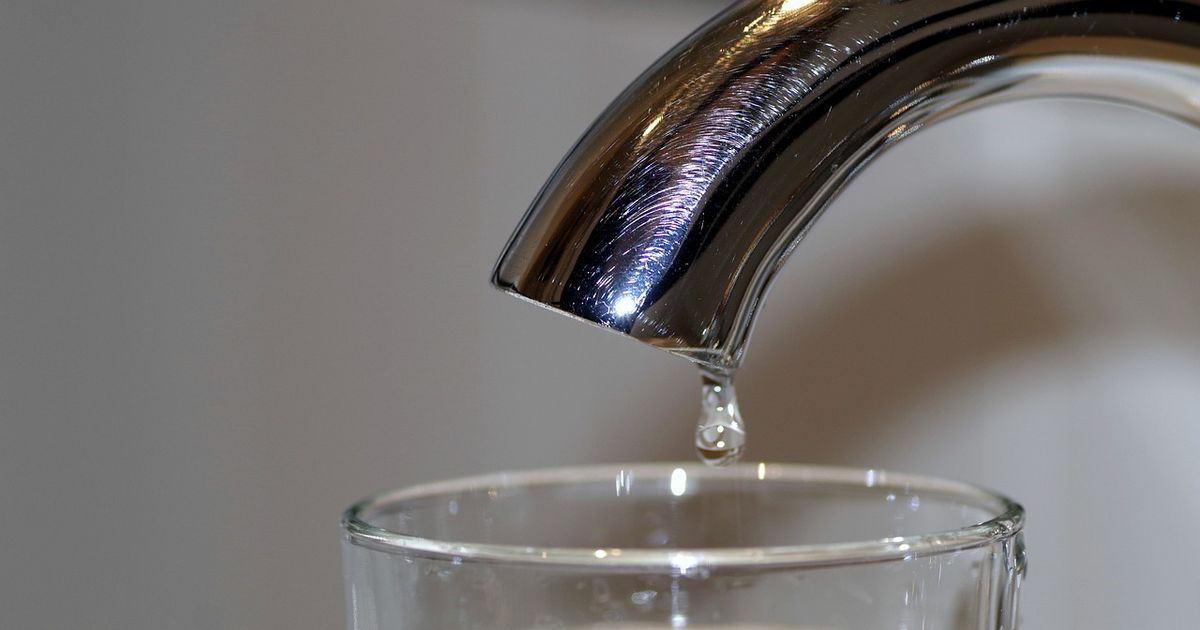 Advierten sobre cambio de color en el agua de Fort Lauderdale, ¿se puede beber?