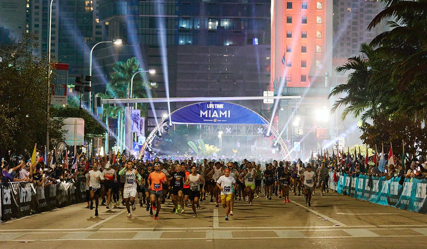 Comienza la carrera, alas 6 am. Miami Marathon 2022.