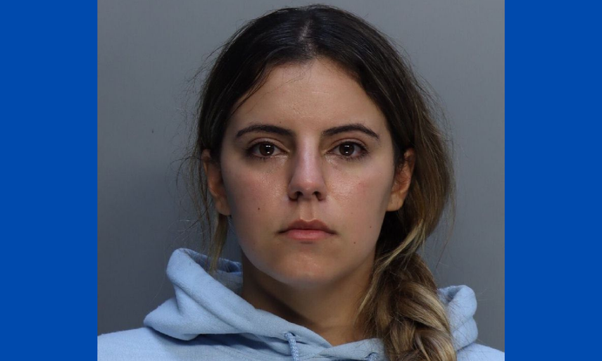 La Unidad de Homicidios de Tránsito del Departamento de Policía de Miami-Dade arrestó a Maria K. Rodriguez, de 23 años por chocar su vehículo y darse a la fuga