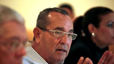 En esta fotografía de archivo del 31 de octubre de 2011, Arnoldo Alemán, expresidente de Nicaragua que se postulaba para la reelección con el Partido Liberal Constitucionalista (PLC), da una conferencia de prensa en Managua, Nicaragua.