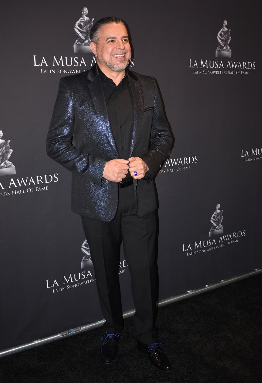 Luis Enrique posa a su llegada a la pasada edici&oacute;n de La Musa Awards, que se celebr&oacute; en Miami.&nbsp;