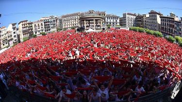 Pamplona se prepara cada año para atender al incremento de incidentes que se registran cada año con estas fiestas y que, por segundo año consecutivo, cuenta con un dispositivo especial para combatir las agresiones sexuales que sufren las mujeres (EFE)