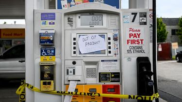 Un letrero en una estación de gasolina en Virginia anuncia que no hay combustible.