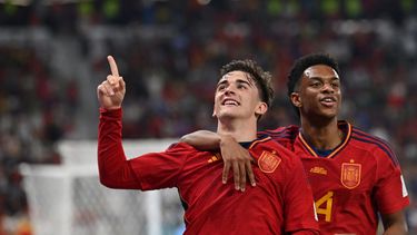 El mediocampista español, Gavi, celebra luego de anotar el quinto gol de su selección en el duelo contra Costa Rica correspondiente al Mundial de Catar 2022.