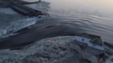 La presa de la central hidroeléctrica de Kajovka, en el río Dniéper -