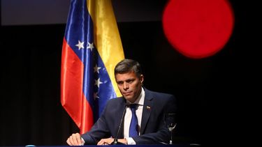 El líder opositor venezolano Leopoldo López pronuncia su primer mensaje tras su salida de Venezuela, en el Círculo de Bellas Artes, Madrid (España), 27 de octubre de 2020.&nbsp;