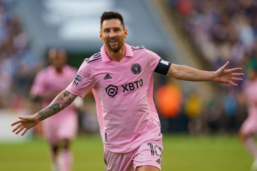 El argentino Lionel Messi, del Inter Miami, festeja tras anotar ante el Union de Filadelfia en las semifinales de la Leagues Cup, el martes 15 de agosto de 2023.&nbsp;