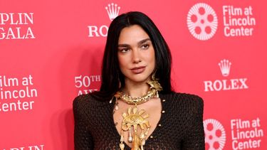 Dua Lipa asiste a la 50.ª Gala de los Premios Chaplin el 28 de abril de 2025 en la ciudad de Nueva York.