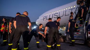 Miembros del Regimiento de Instrucción e Intervención de Seguridad Civil de Francia (UIISC 7) llegan al Aeropuerto Internacional Simón Bolívar en Maiquetía, estado de La Guaira (Venezuela), el 27 de junio de 2026, para colaborar en las operaciones de rescate tras los terremotos.