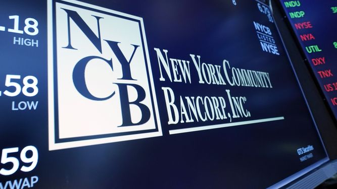 Logo del New York Community Bancorp en la Bolsa de Nueva York, 31 de enero de 2024.