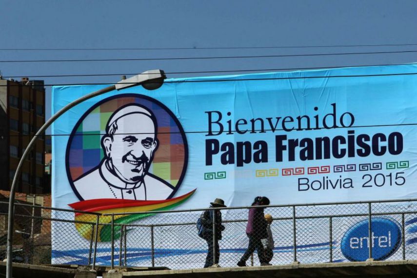 La Iglesia católica ha dispuesto además unas 500.000 hostias para la ceremonia que oficiará el Papa en Santa Cruz. (EFE)