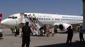 Pasajeros salen de un avión luego de haber aterrizado en el Aeropuerto Internacional Hamid Karzai, en Kabul, Afganistán, el domingo 5 de septiembre de 2021, procedentes de Kandahar. Pasajeros salen de un avión luego de haber aterrizado en el Aeropuerto Internacional Hamid Karzai, en Kabul, Afganistán, el domingo 5 de septiembre de 2021, procedentes de Kandahar.