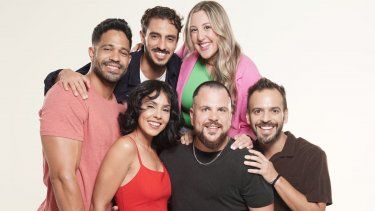 Elenco de la pieza Somos nosotros, junto al director de teatro Kevin Cass.&nbsp;