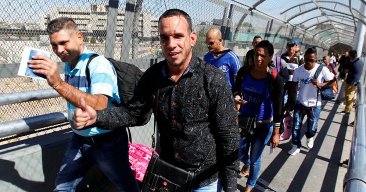 Voces desde el limbo: cubanos con I‑220A comparten sus historias y expectativas mientras avanza demanda colectiva