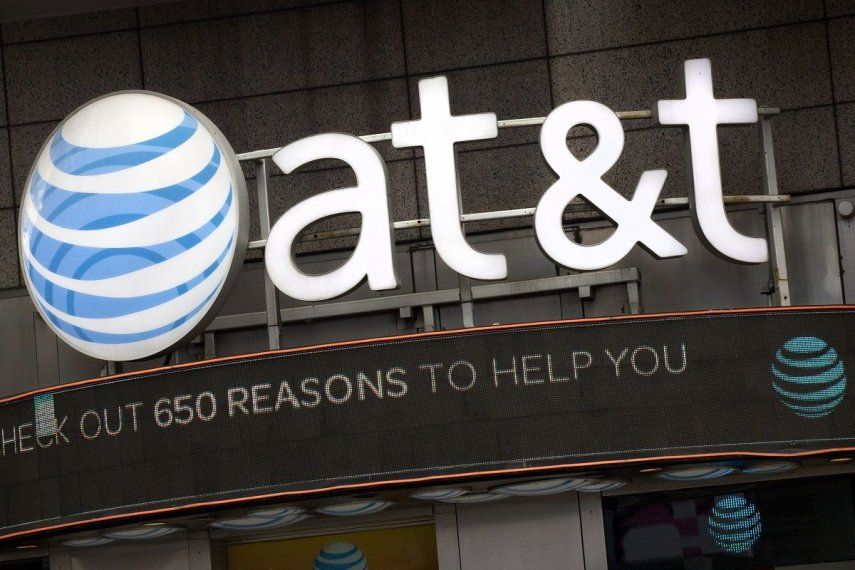 &nbsp;El logotipo de AT&T sobre una de sus tiendas minoristas, en Nueva York, el 24 de octubre de 2016.&nbsp;