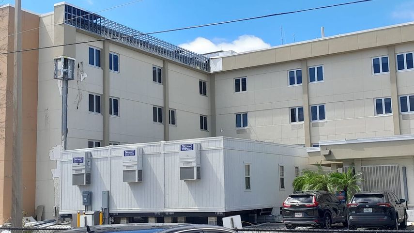 Un centro médico afectado en Port Charlotte.