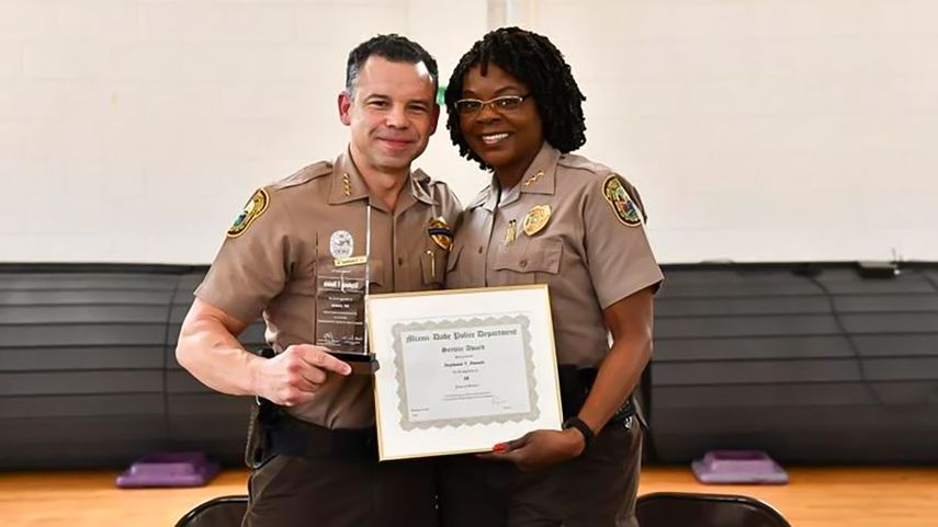 Alfredo Freddy Ramírez y Stephanie V. Daniels.