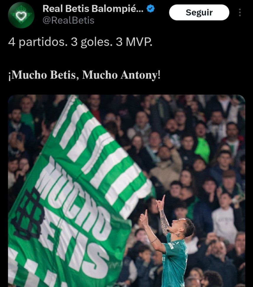 El brasileño Anthony es ovacionado por los hinchas del Real Betis tras anotar gol
