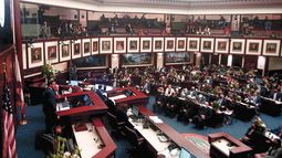 Vista parcial de pleno bicameral durante un discurso del gobernador Ron DeSantis en el Congreso de Florida. Vista parcial de pleno bicameral durante un discurso del gobernador Ron DeSantis en el Congreso de Florida.