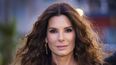 Sandra Bullock posa para los fotógrafos al llegar al estreno de la película The Lost City en Londres el jueves 31 de marzo de 2022.&nbsp;