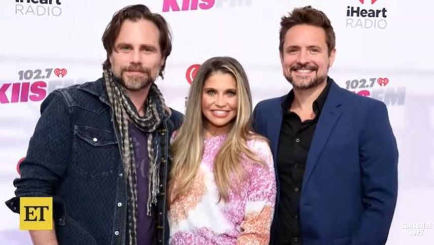 La actriz Danielle Fishel junto a sus compañeros del podcast Pod Meets World Rider Strong y Will Friedle.&nbsp;