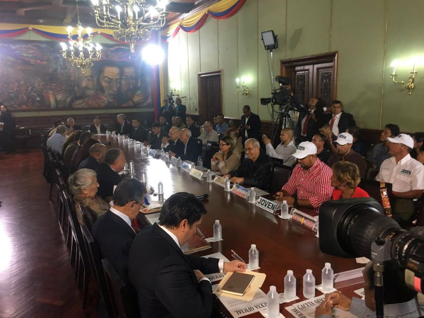 El debate para una posible Constituyente se llevó a cabo en el Palacio de Miraflores.