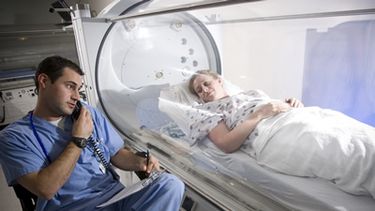 A través de la oxigenoterapia hiperbárica se puede aumentar hasta 27 veces el transporte de O2 en la sangre, al disolverlo directamente en el plasma. (Archivo)