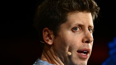 OpenAI, la compañía que creó ChatGPT hace un año, anunció el 17 de noviembre que había despedido al director ejecutivo Sam Altman porque ya no confiaba en su capacidad para dirigir la empresa respaldada por Microsoft.