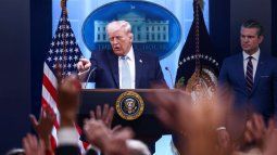 El presidente Donald Trump responde preguntas de los medios de comunicación durante una conferencia sobre Irán desde la Casa Blanca en Washington, DC, 06 de abril de 2026.