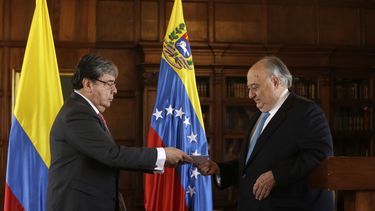 El diplomático Humberto Calderón Berti, designado embajador en Colombia por Juan Guaidó, presidente interino de Venezuela, presentó este lunes al canciller Carlos Holmes Trujillo