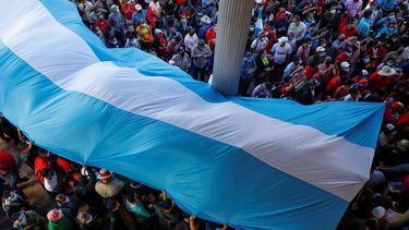 Partidarios de la presidenta electa de Honduras, Xiomara Castro, se reúnen frente al Congreso en Tegucigalpa, Honduras, el domingo 23 de enero de 2022.&nbsp;