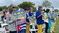 Activistas de Miami respaldan al pueblo de Ucrania.