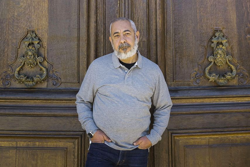 El autor de Herejes posa para la prensa en Madrid. (EFE)