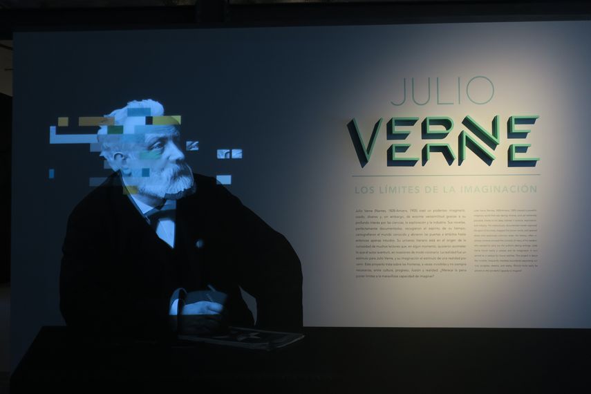 &nbsp;Mural de apertura de la muestra Julio&nbsp;Verne: Los límites de la imaginación, organizada por la Fundación Telefónica, en Argentina.