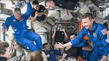 Imagen de la llegada de los astronautas del Crew 6 a la Estación Espacial Internacional.