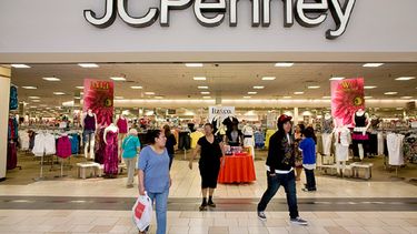 JC Penney, que también anunció su intención de cerrar dos centros de distribución en Lakeland (Florida) y Buena Park (California).