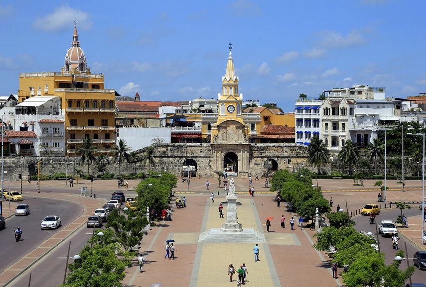Panorámica de la Torre del Reloj de Cartagena de Indias (Colombia), días antes al inicio de la XXV&nbsp;Cumbre Iberoamericana&nbsp;de Jefes de Estado y de Gobierno