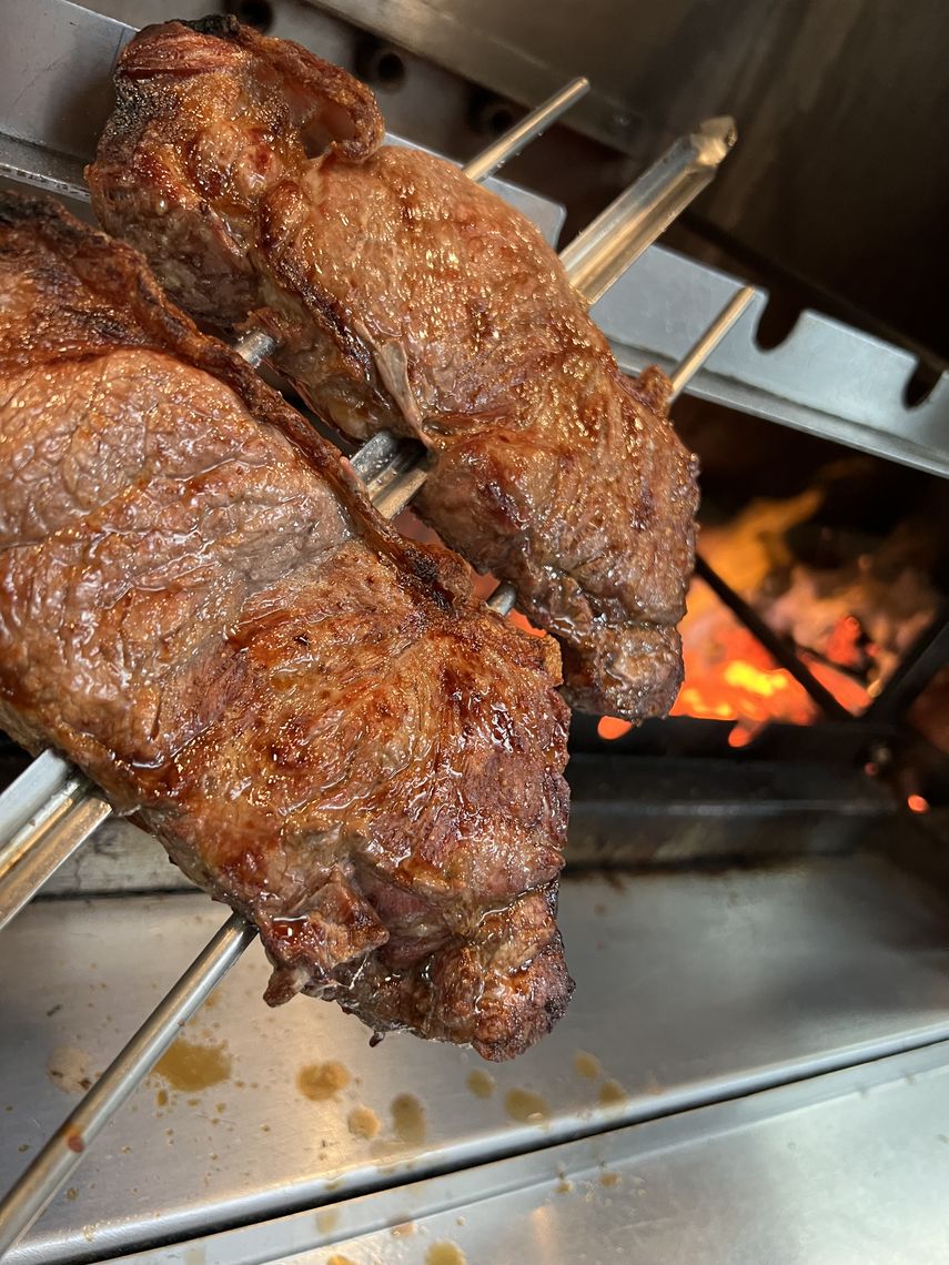 De domingos a jueves, el horario del restaurante Río Grande para almuerzos y cenas comprende desde las 11.30 de la mañana hasta las 11.00 de la noche